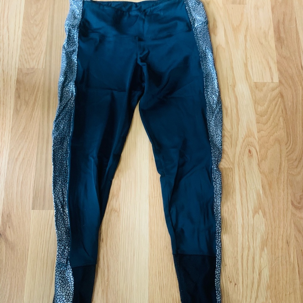 Onzie Leggings Size XS